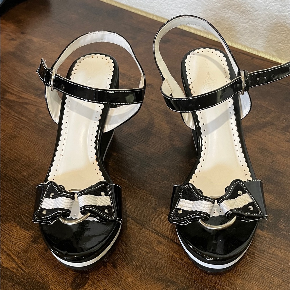 Route 66 Black Patent Bow Sandals